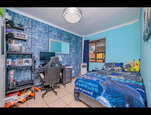 3 BEDROOM SIMPLEX FOR SALE IN COWIES HILL